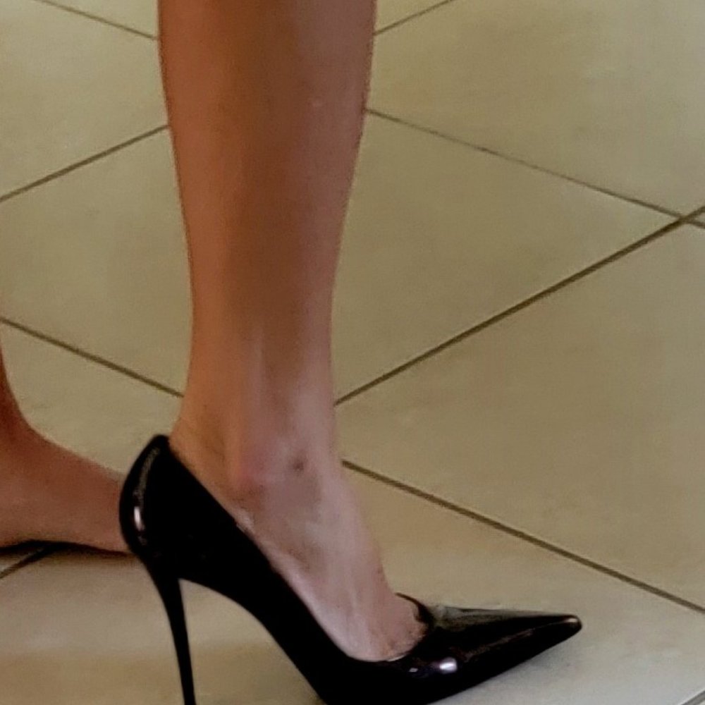 Stuart Weitzman pumps